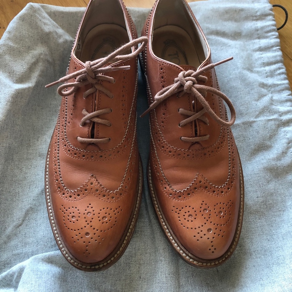 TOD’S leather brogue 38.5 with rubber sole